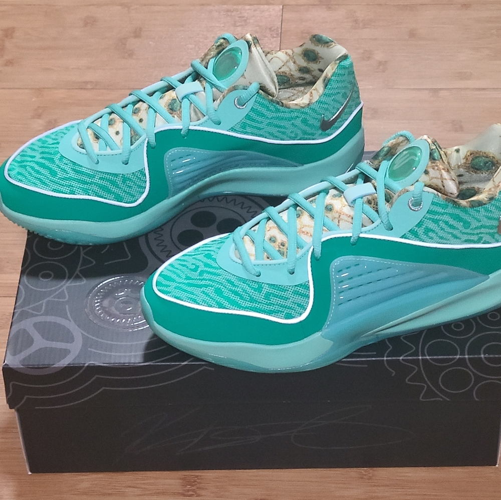 KD 16 'Wanda' Mens 9-10 (New in Box)